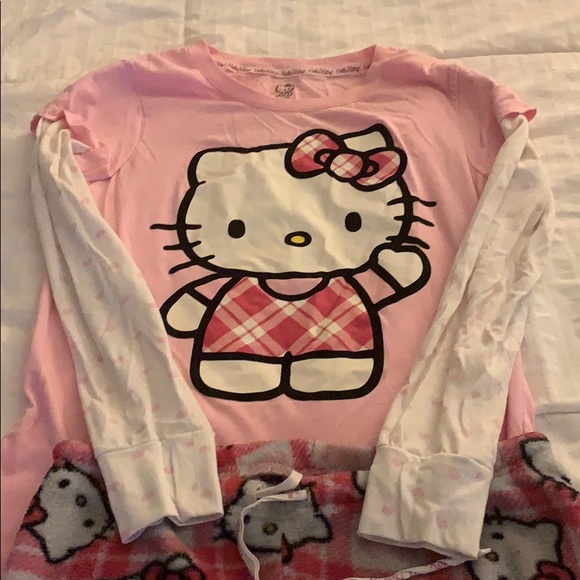 Hello kitty pjs - Picture 2 of 4